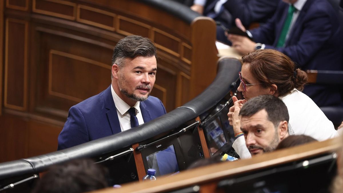 El portavoz de ERC en el Congreso, Gabriel Rufián, y la ministra de Sanidad, Mónica García