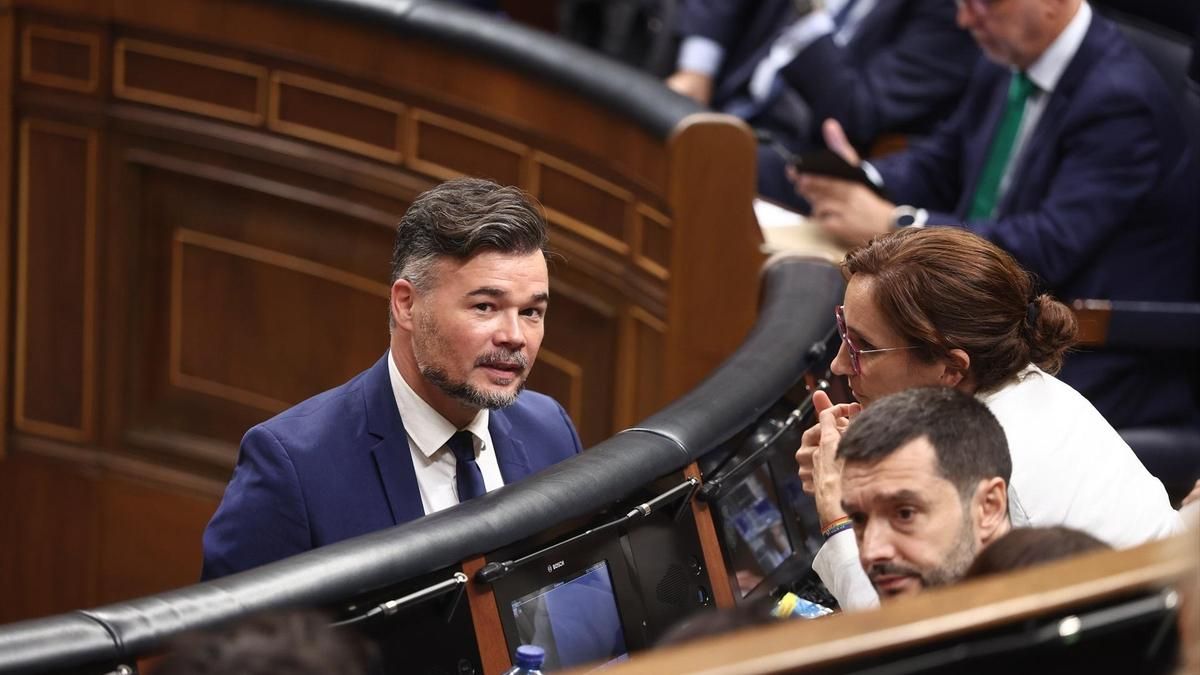 El portavoz de ERC en el Congreso, Gabriel Rufián, y la ministra de Sanidad, Mónica García