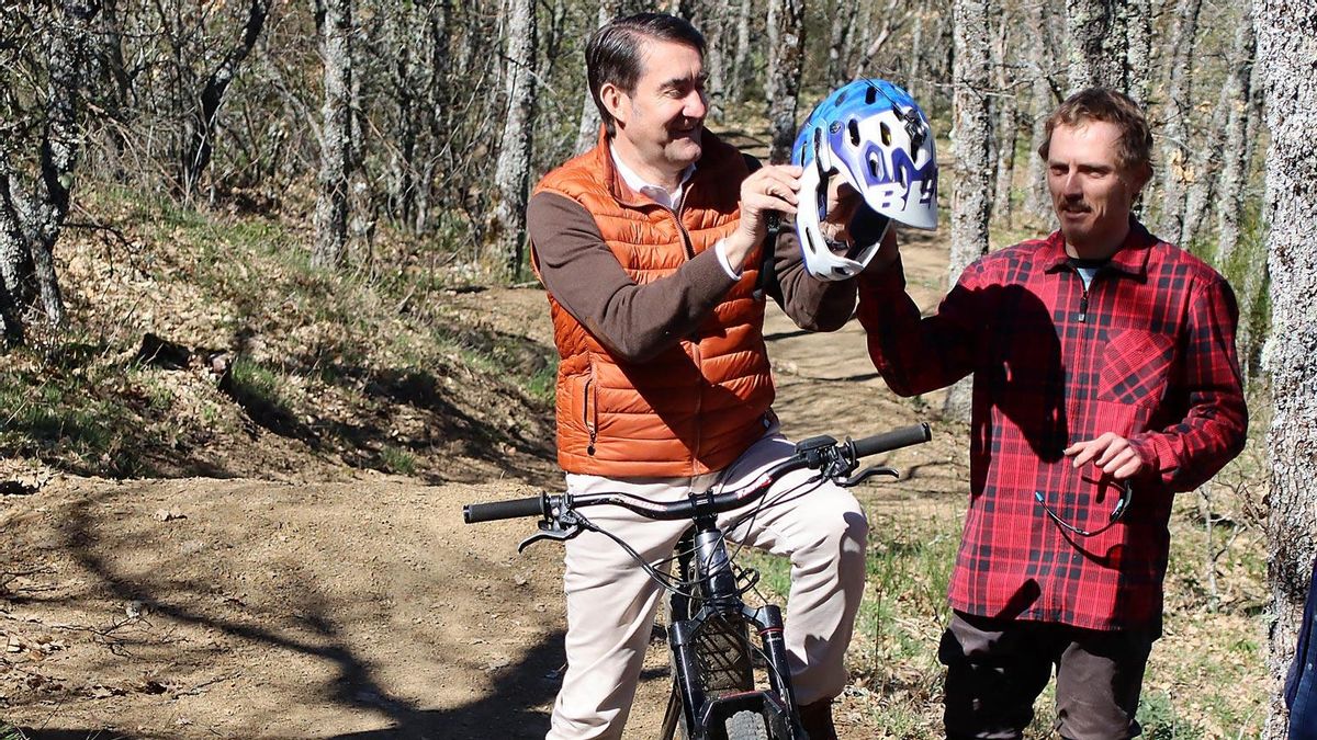 Juan Carlos Suárez Quiñones en la inauguración de la Zona AlfaBTT  León.
