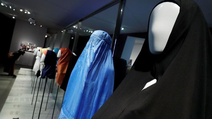 Del pañuelo al burka y la peluca: historia del velo en el Museo Judío de Berlín