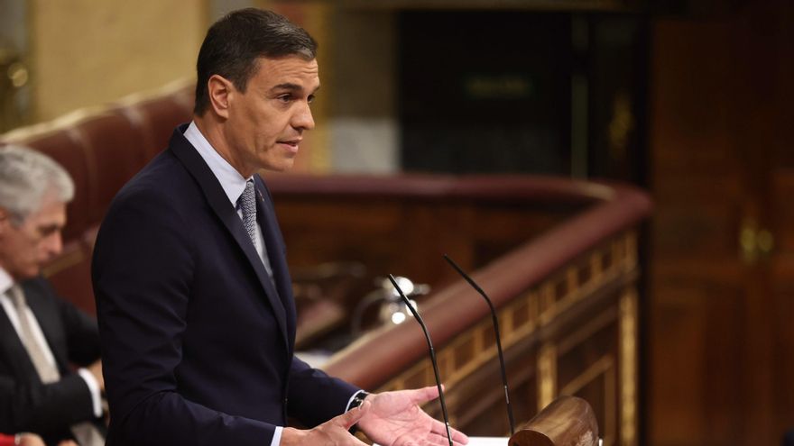 El presidente del Gobierno, Pedro Sánchez, interviene durante la primera jornada de la 26 edición del Debate sobre el Estado de la Nación, en el Congreso de los Diputados, a 12 de julio de 2022, en Madrid (España). Tras siete años sin celebrarse ninguno, la Cámara baja acoge durante los días 12, 13 y 14 de julio la vigésima sexta edición del debate sobre el estado de la Nación desde 1983 y el primero leer más que se lleva a cabo con Pedro Sánchez como presidente del Gobierno. Esta edición del debate, también es la primera para Unidas Podemos, Vox y Ciudadanos, ya que en 2015 ninguna formación tenía representación parlamentaria para participar. Durante el debate, el Gobierno expone y hace balance de los resultados de la política que ha llevado a cabo, la oposición comparece para fijar sus posturas y se votan las propuestas de resolución formuladas por las demás formaciones. Entre los temas que se discutirán está la reforma laboral, el plan nacional de respuesta a las consecuencias económicas de la guerra en Ucrania, los últimos presupuestos generales del Estado aprobados, las políticas de recuperación tras la erupción del volcán en la isla de La Palma, los fondos europeos Next Generation, la excepción ibérica al gas, España como anfitriona en la cumbre de la OTAN y la presidencia del Consejo de la Unión Europea en el segundo semestre de 2023.