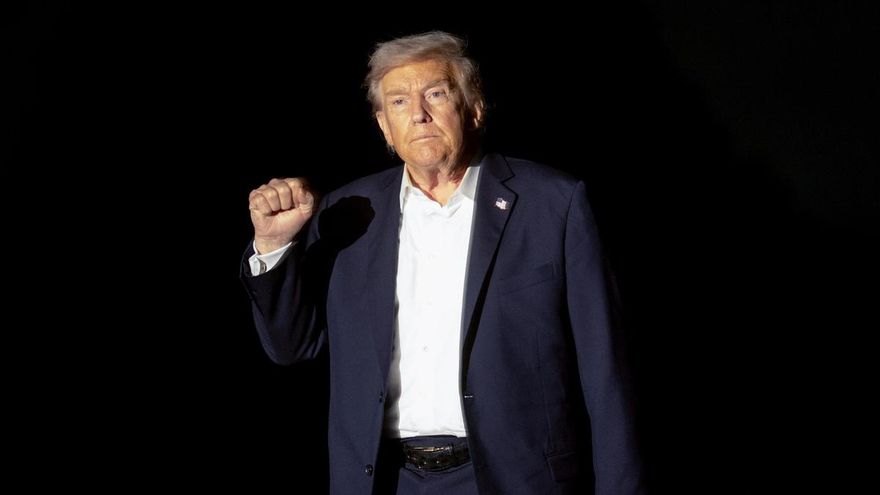 El presidente de EEUU, Donald Trump, este lunes en su regreso de Egipto