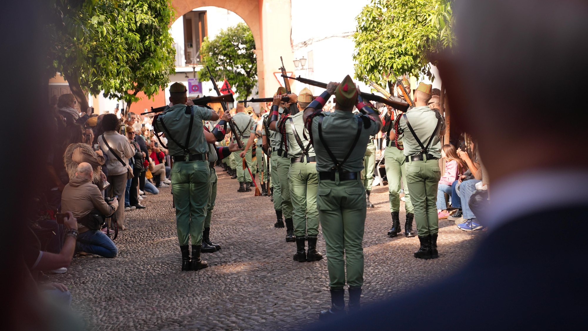 El vía crucis de La Caridad, en imágenes
