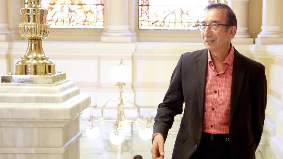 El escritor Tomás Sánchez Santiago.