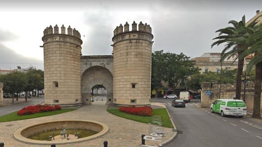 Dejar a la vista los raíles del antiguo tranvía de tracción animal de Badajoz