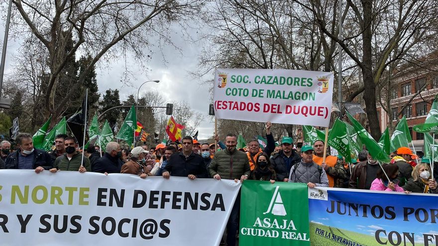 Agricultores, ganaderos, cazadores de Malagón en la manifestación del 2ON en Madrid