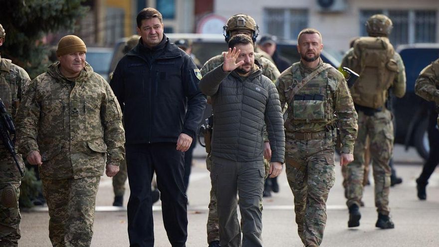 Zelenski visita la ciudad liberada de Jersón: "Estamos listos para la paz"