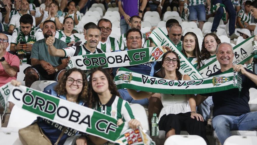 Grada Blanquiverde del Córdoba CF - Cultural y Deportiva Leonesa
