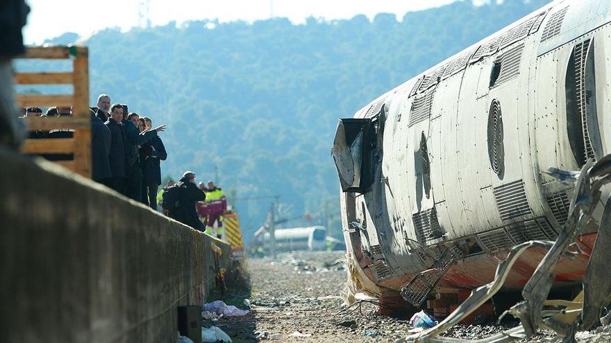 Los Reyes visitan en Adamuz la zona cero del trágico accidente ferroviario