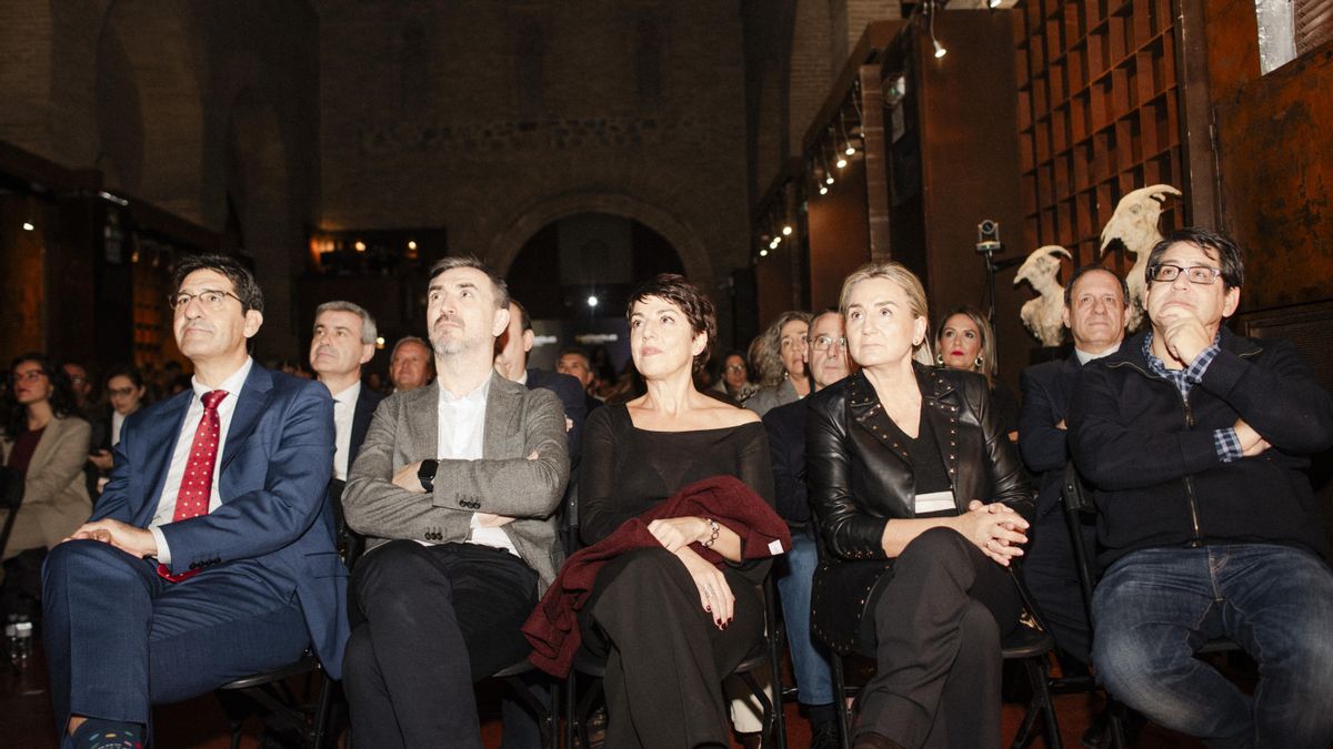 De izquierda a derecha, José Manuel Caballero, Ignacio Escolar, Rosalía Lloret, Milagros Tolón y Luis Enrique Espinoza