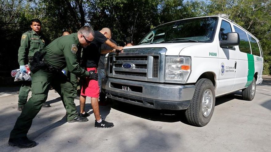 EE.UU. tiene lista con 59 periodistas y abogados para interrogar en frontera