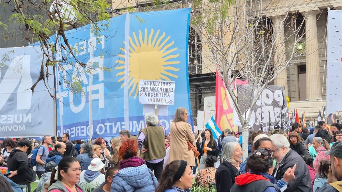 "Las Malvinas son argentinas y Argentina también".