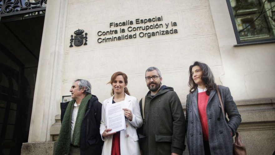La oposición amplía sus denuncias sobre los contratos vinculados al hermano de Ayuso e incluye fraccionamientos y la calidad de las mascarillas