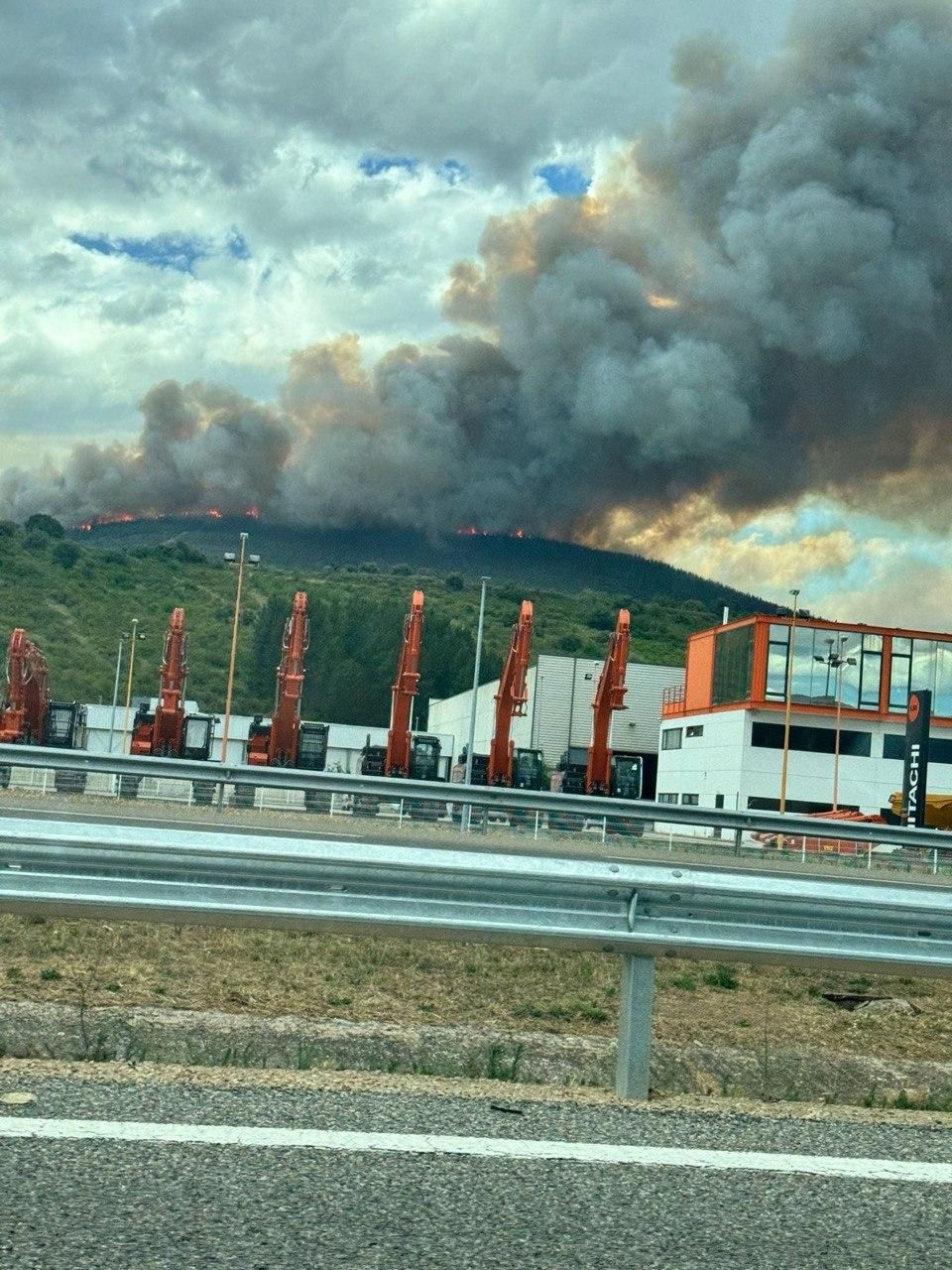 Incendio de Cobrana desde San Román de Bembibre.