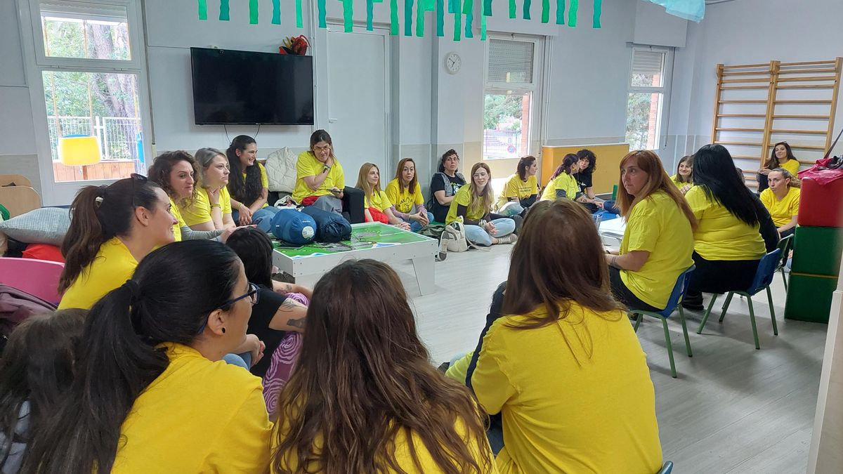 Las educadoras infantiles se encierran en una escuela para pedir mejores condiciones: “Defendemos el futuro de toda la sociedad”