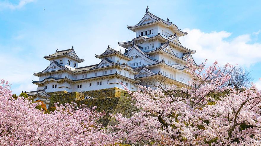 El Castillo de Himeji en primavera, en Japón.
