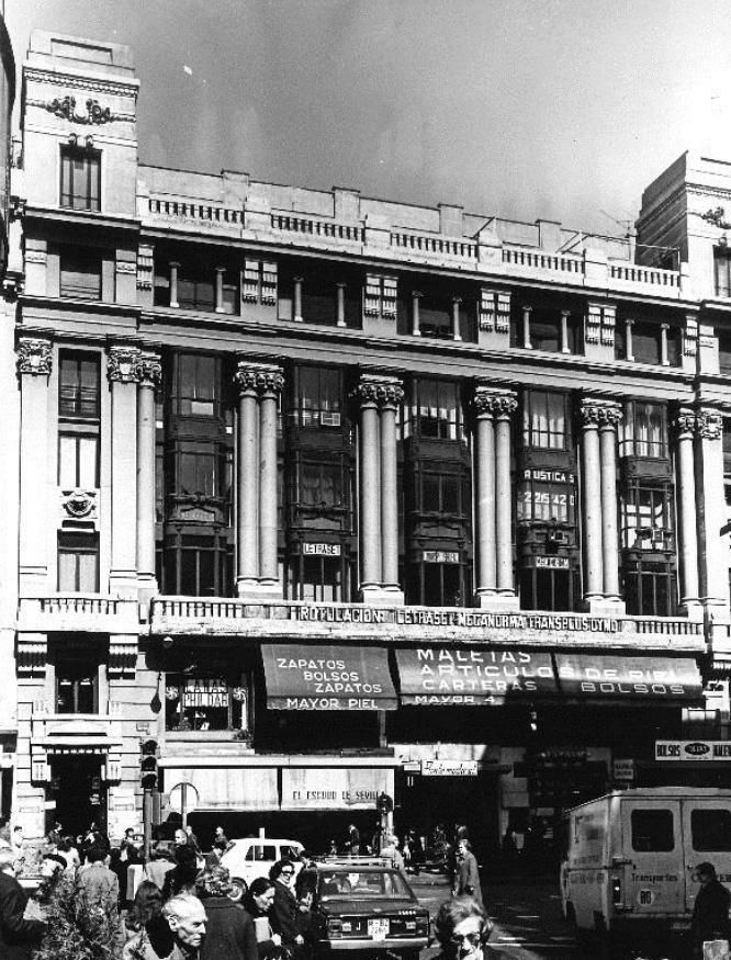 Imagen antigua de la fachada a la calle Mayor de Casa Palazuelo