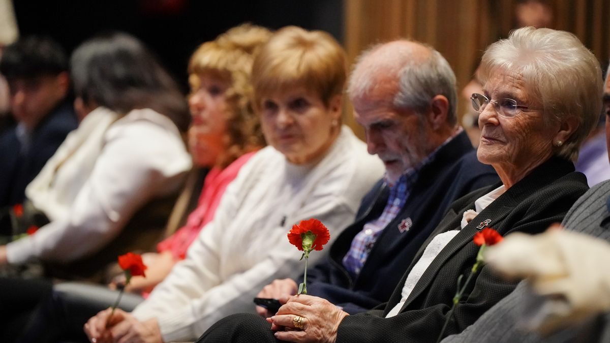 Primer gran homenaje a las víctimas del 3 de marzo de 1976 en Vitoria: larga ovación y apelaciones al Estado