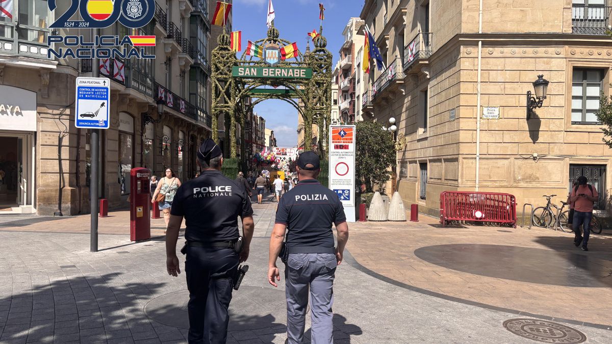 Patrullas mixtas para atender a los turistas que visitan Logroño en su idioma: policías franceses e italianos en San Bernabé