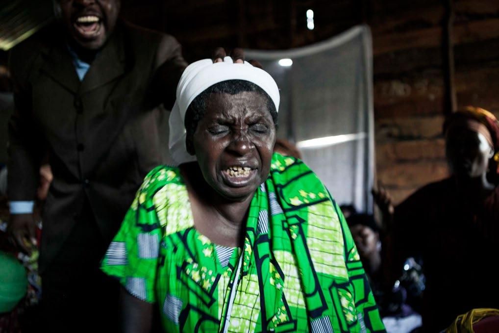 lwanda Binwa acude regularmente al Pastor Moise. Foto: Patrick Meinhardt