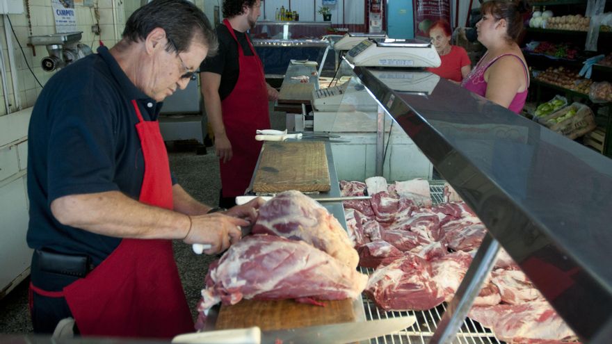 Establecen reintegros para compras en carnicerías con tarjetas de débito hasta fin de año