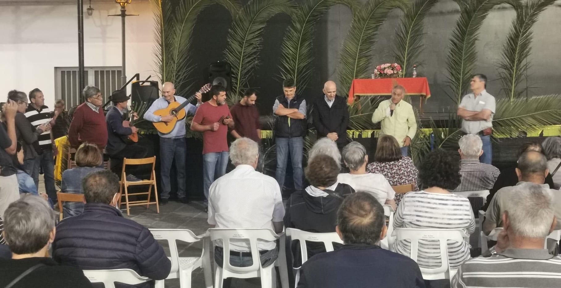 Varios versadores se animaron a intervenir en el acto.