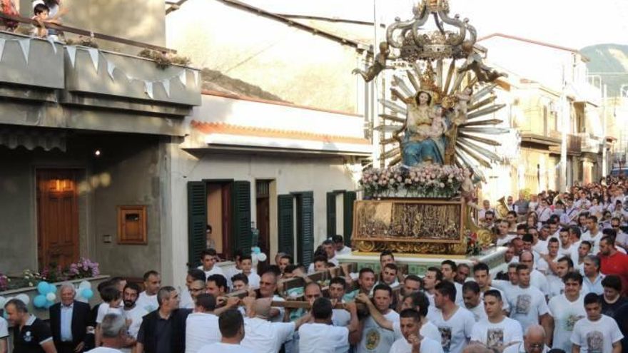La Virgen se inclinó frente a la casa del padrino Giuseppe Mazzagatti, en Oppido Mamertina
