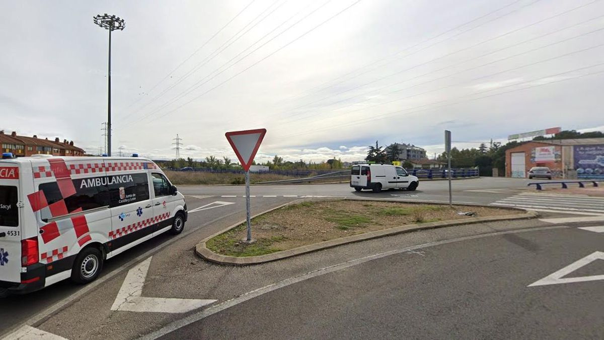Un coche impacta con un patinete en Nochebuena en la Ronda Este y una menor de 17 años queda inconsciente