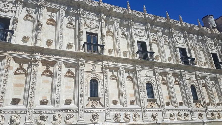 Fachada del Parador de San Marcos.1