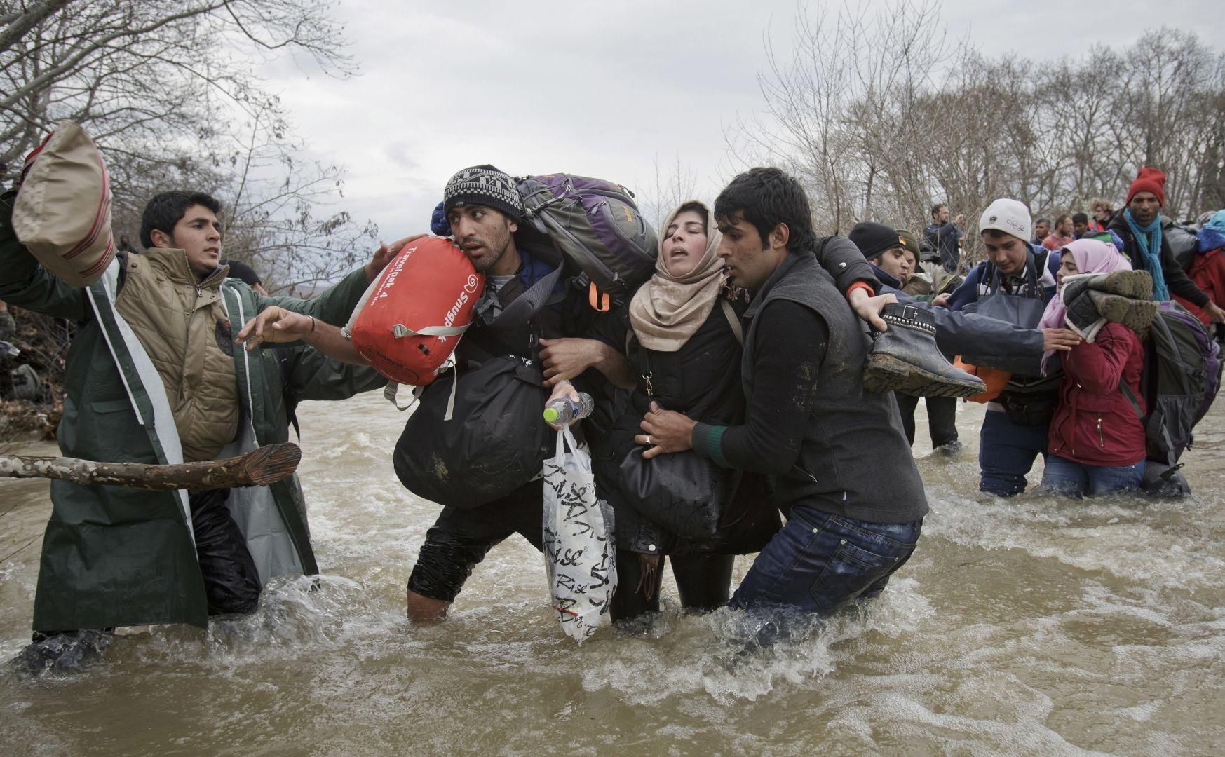 Migrant Crossing / Vadim Ghirda, Romania, The Associated Press