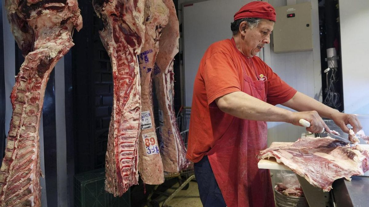 El consumo de carne vacuna en Argentina cayó un 9,5% interanual en agosto y se mantiene en mínimos históricos