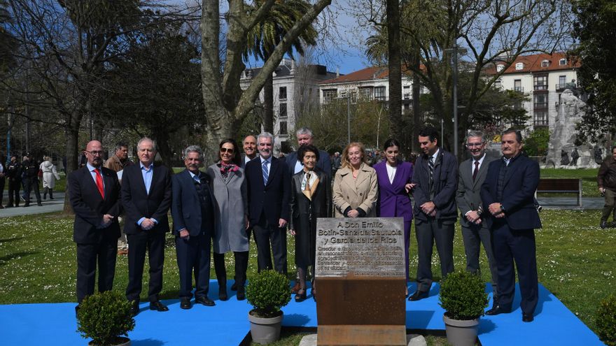La viuda de Emilio Botín, Paloma O'Shea, la alcaldesa de Santander, Gema Igual, y la hija de Emilio Botín, Ana Patricia Botín,durante la inauguración de la Plaza Emilio Botín-Sanz de Sautuola, en los Jardines de Pereda