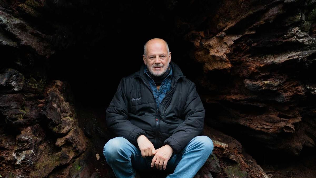 Valentín Carrera gana el Premio Altaïr de Literatura de Viajes con 'El mundo desde abajo'