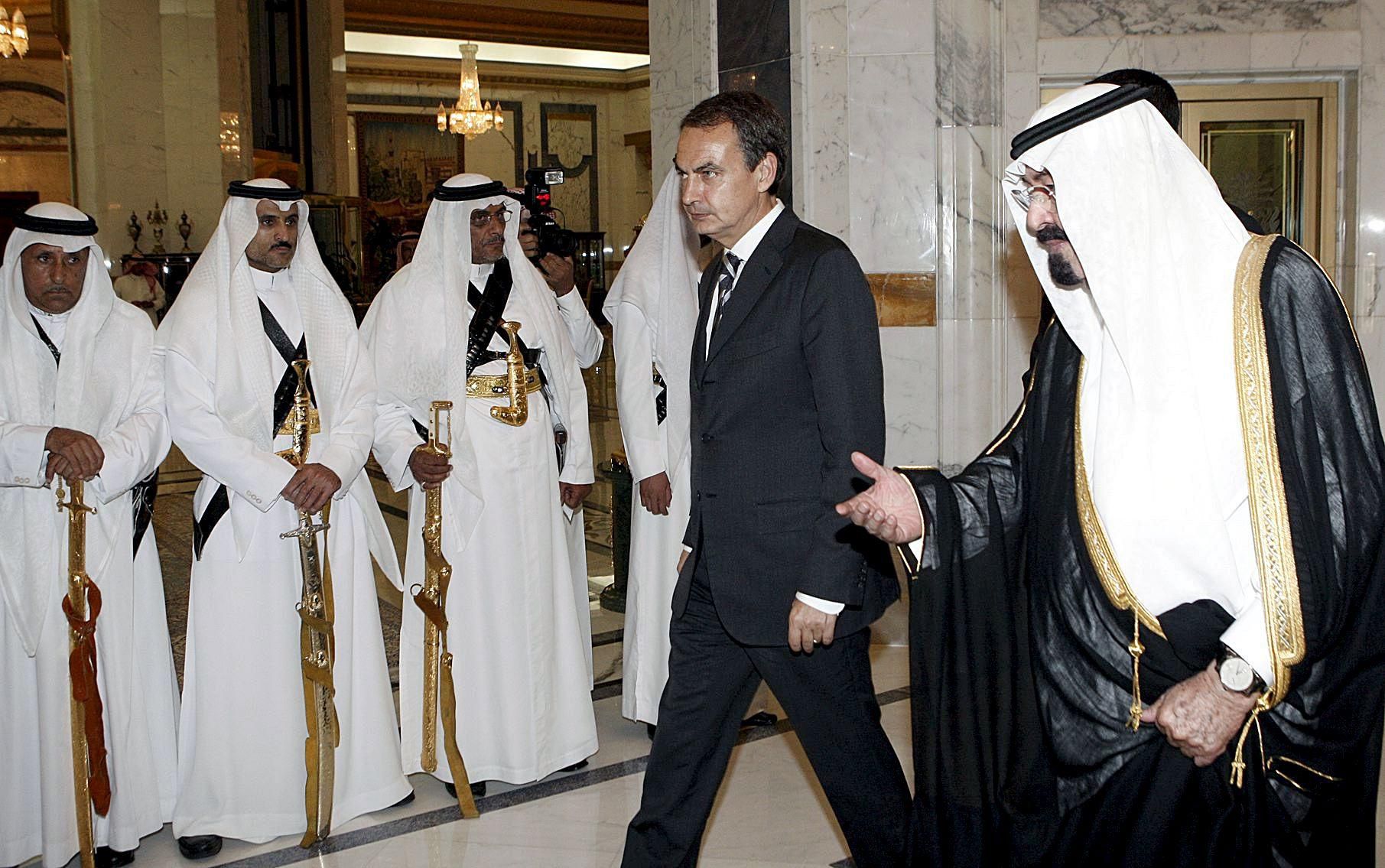 Zapatero y el rey saudí Abdalá, antes de la reunión celebrada en Yeda en 2009.