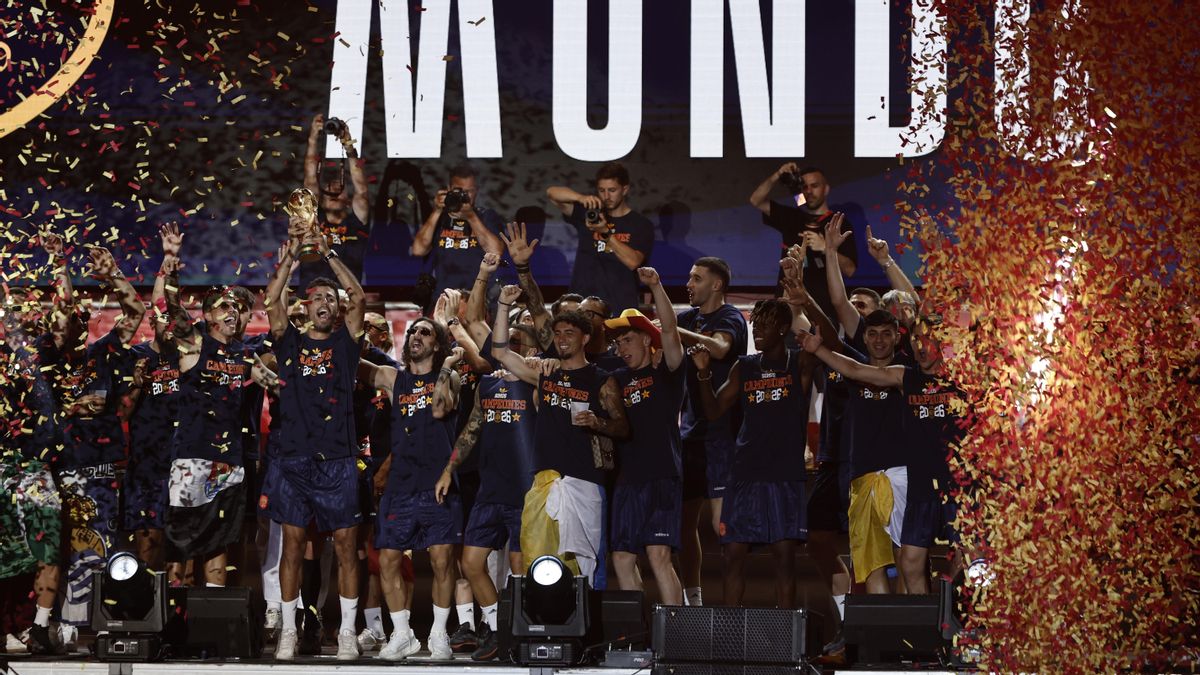 Las superestrellas de la selección española brillan en Cibeles en una celebración a la altura del Mundial