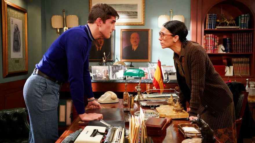 Manolita quiere que Carlos le cuente la verdad