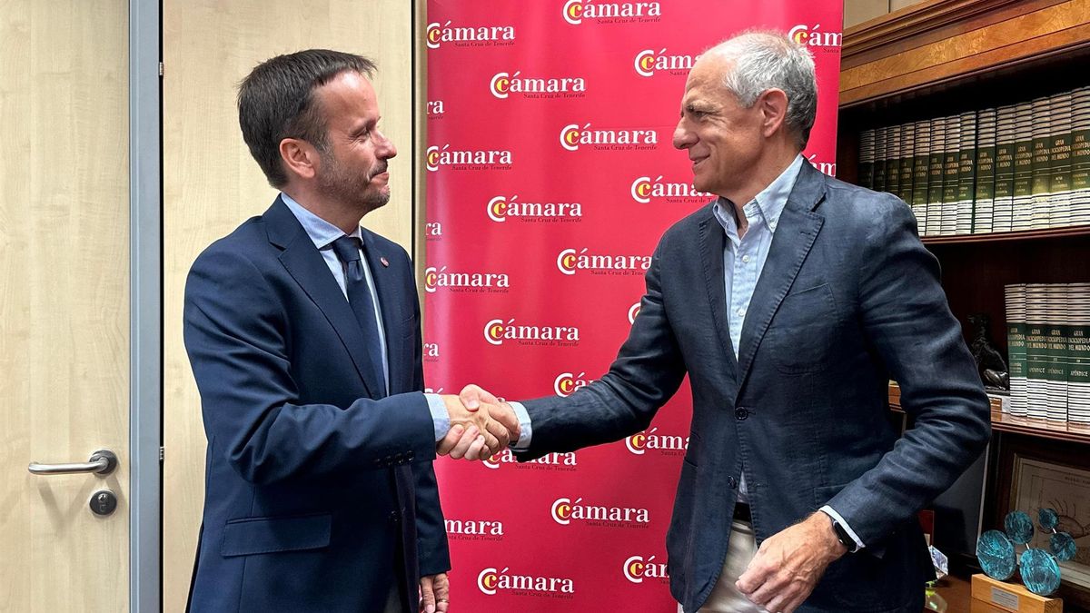 El presidente de la Cámara de Comercio de Santa Cruz de Tenerife, Santiago Sesé, y el presidente la demarcación provincial del colegio de Ingenieros de Caminos, Canales y Puertos, Luis Pintor Sepúlveda.