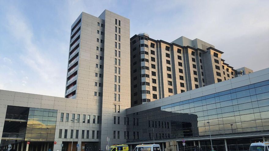 El Hospital de León se convierte en un polvorín por los gusanos y la falta de organización y recursos