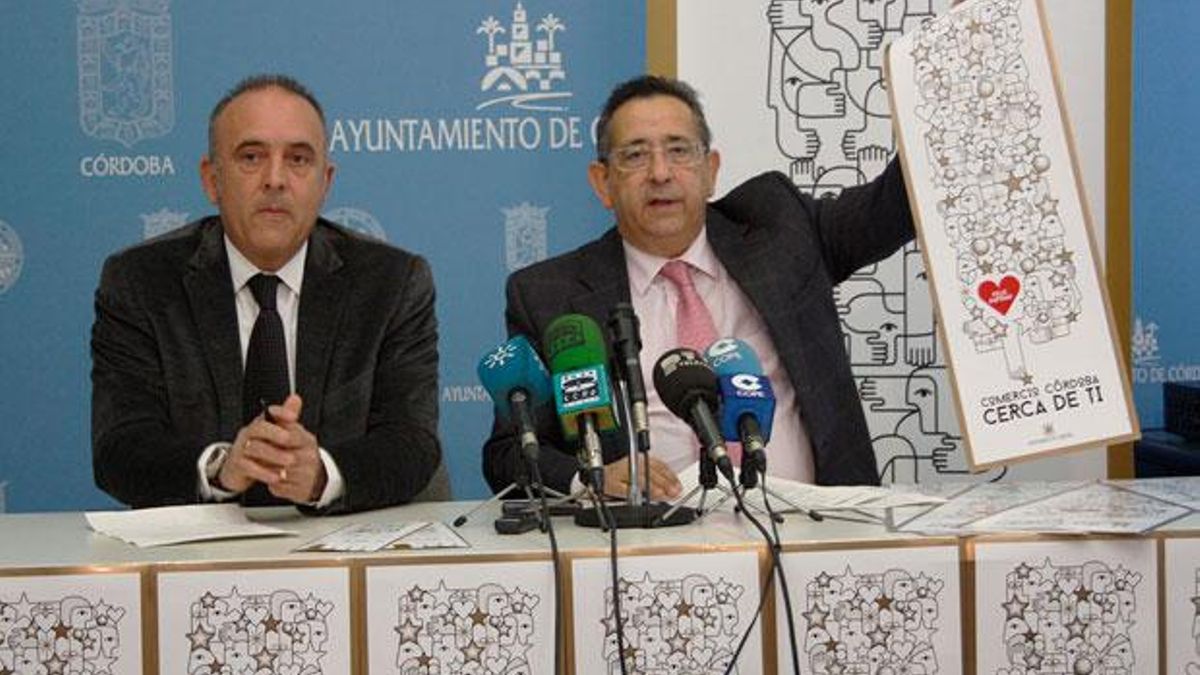 Rafael Bados, con el concejal de Comercio del PP, Ricardo Rojas, en el año 2014.