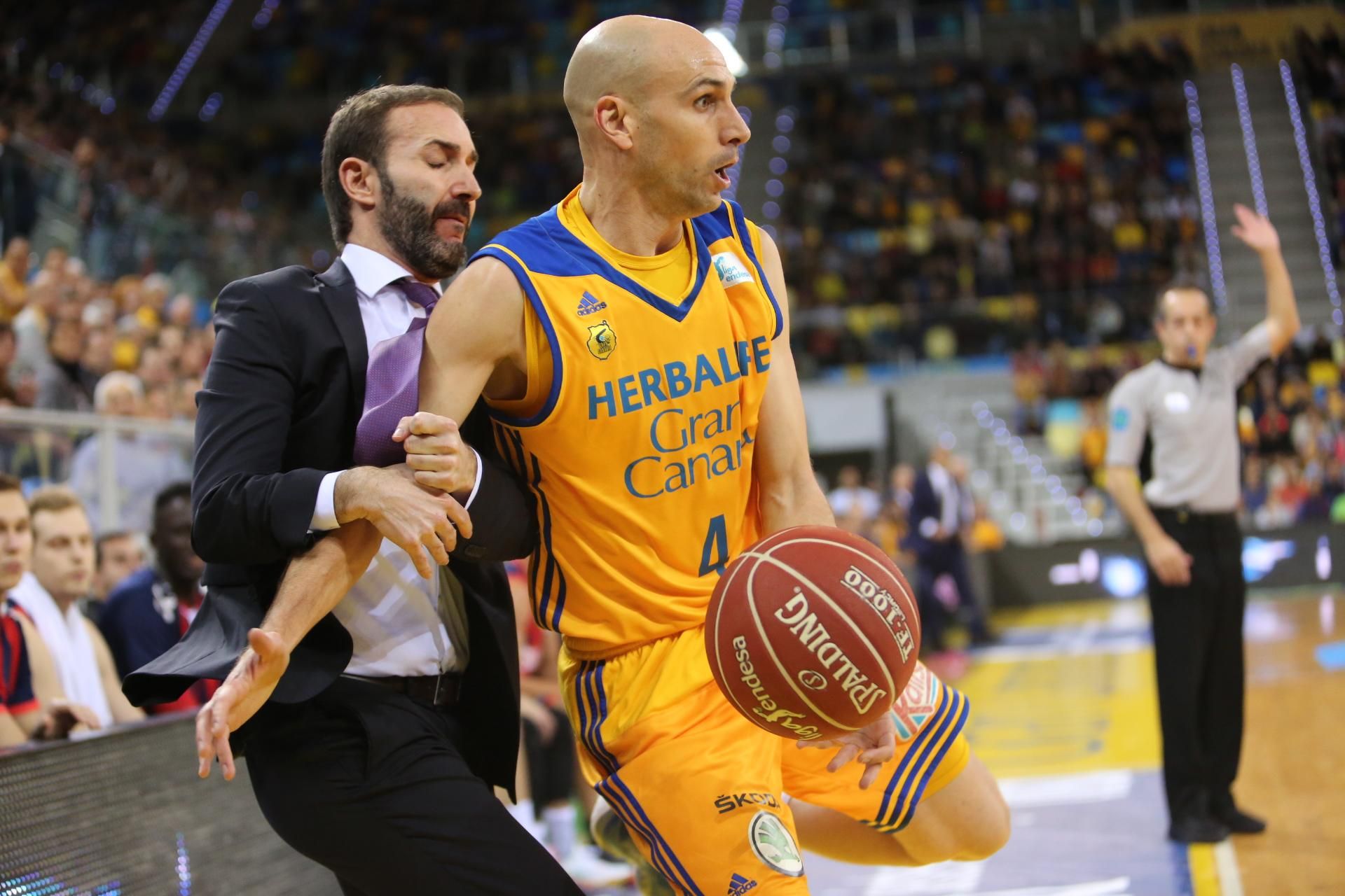 Imágenes del encuentro entre el Herbalife Gran Canaria y el Saski Baskonia. Alejandro Ramos.