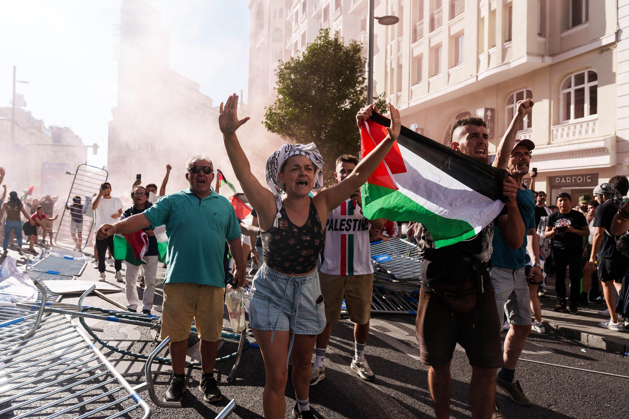 Las protestas contra el genocidio en Gaza que han cancelado la etapa final de La Vuelta, en imágenes