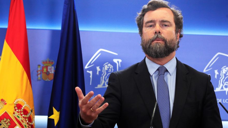 El portavoz de Vox, Iván Espinosa de los Monteros, durante la rueda de prensa tras la reunión de la Junta de Portavoces del Congreso celebrado este martes. EFE/Fernando Alvarado