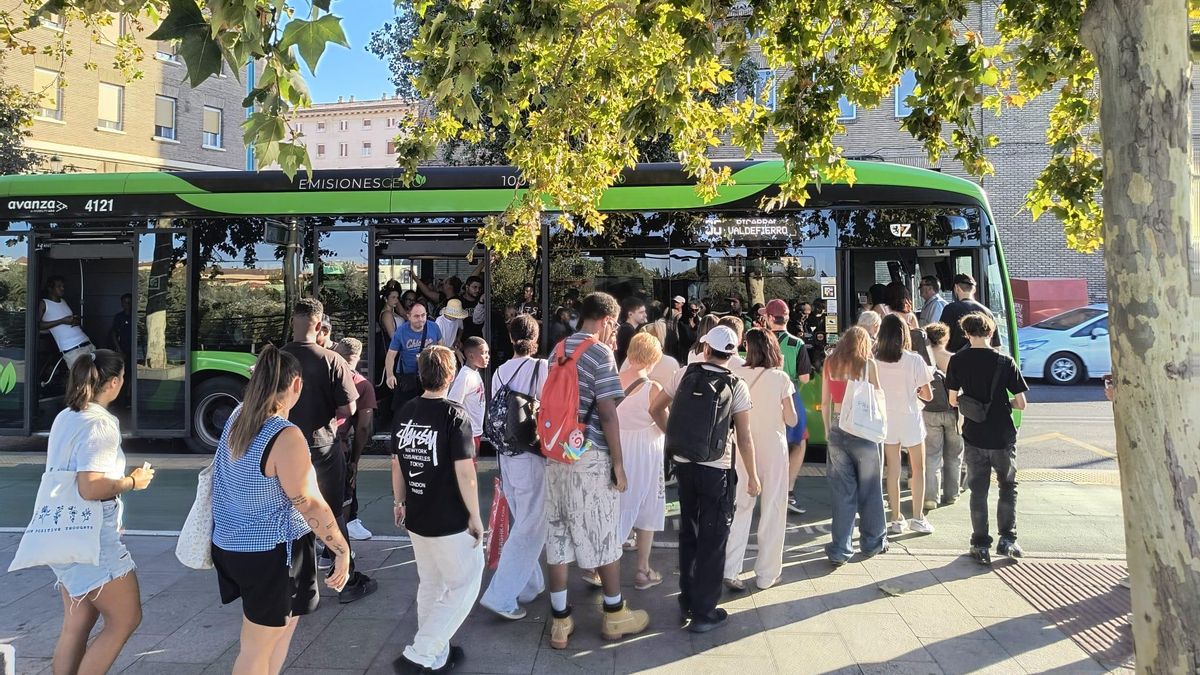 Esperando el bus.