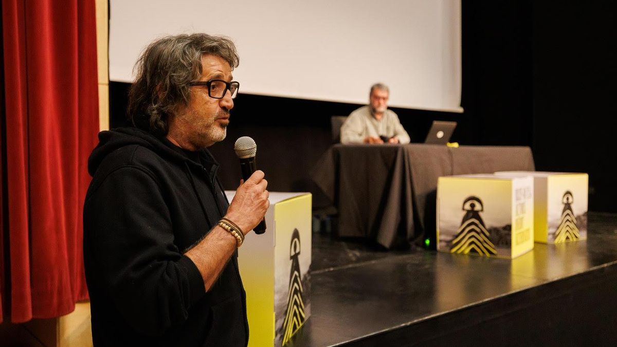 Xavi Herrero, director del festival, introduciendo la charla de Joan Fontcuberta