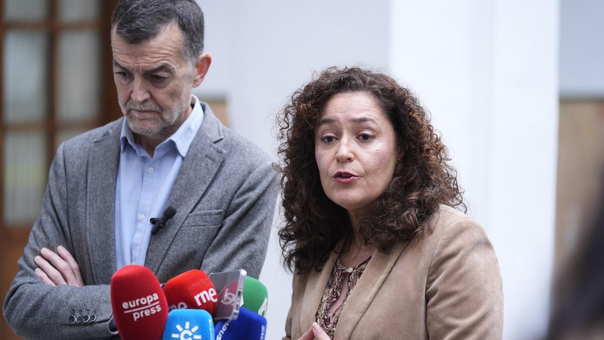 Inma Nieto junto al candidato de Por Andalucía a la Junta, Antonio Maíllo.