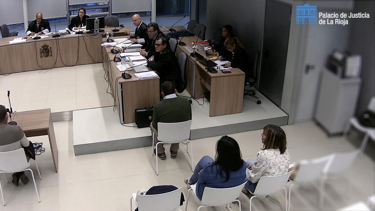 El hijo del matrimonio del crimen de Los Lirios defiende ante el jurado la inocencia de su padre