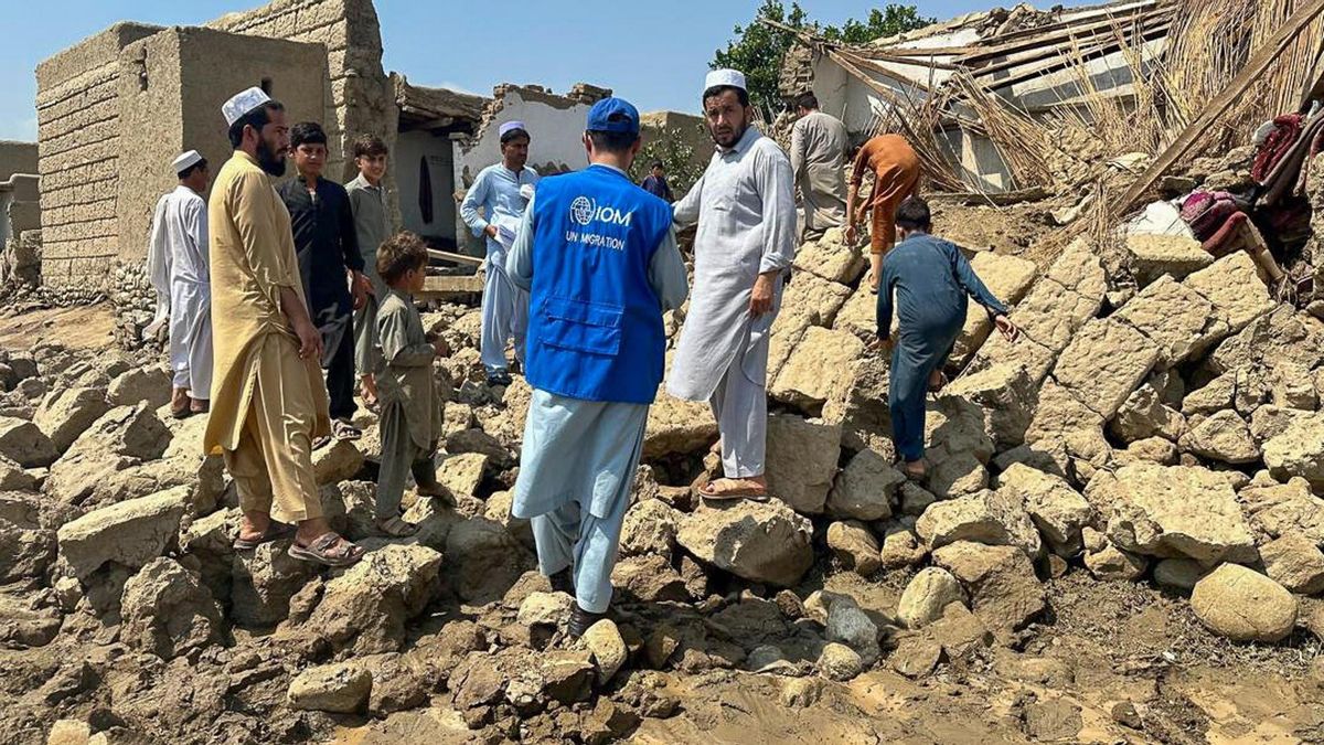 El Servicio Geológico de Estados Unidos (USGS) situó el epicentro del sismo principal, de magnitud 6,0, a 27 kilómetros al este de la provincia de Nangarhar y a una profundidad de ocho kilómetros, lo que suele amplificar el poder de destrucción.