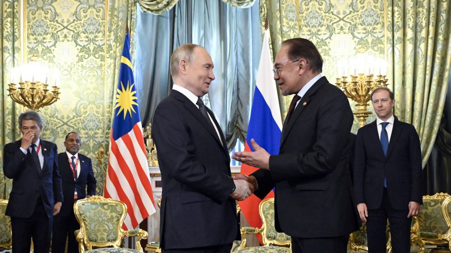 Putin recibe al primer ministro de Malasia en vísperas de foro islámico en Rusia