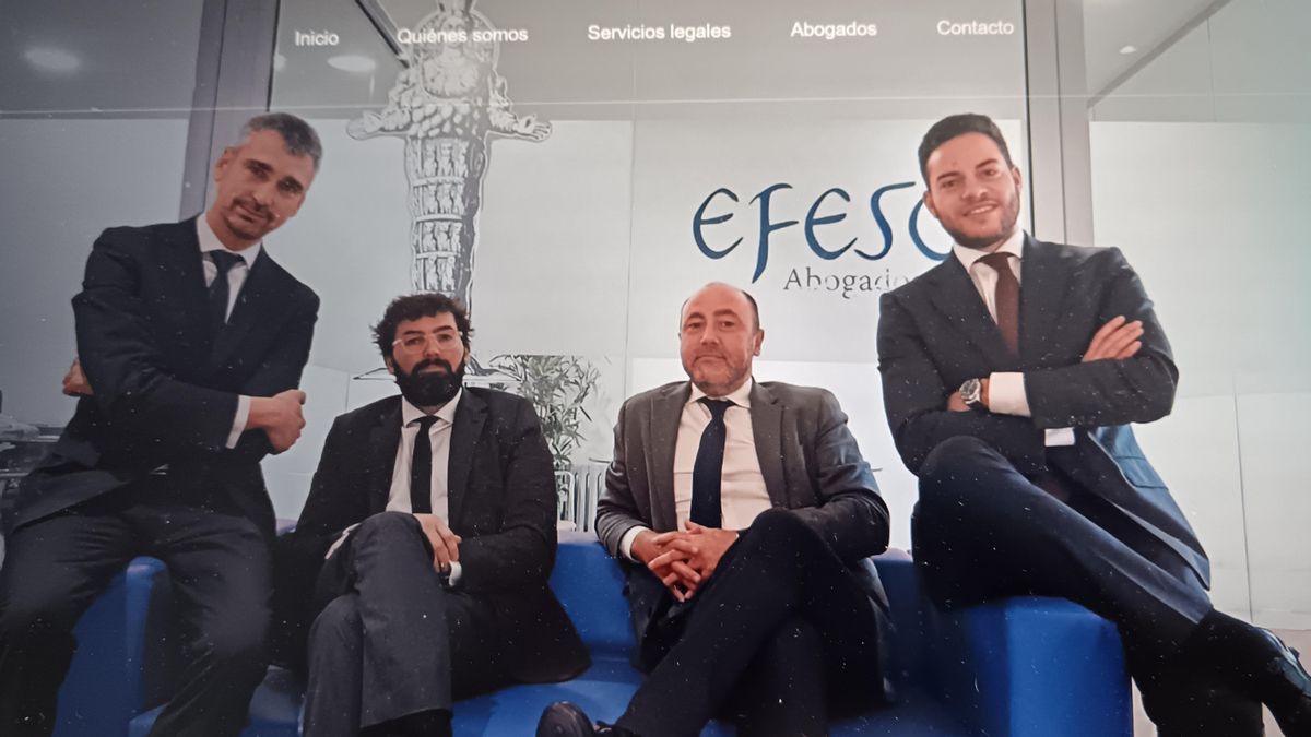 De izquierda a derecha, Carlos Suárez Peinado, Adrián Martínez Alconada, Alberto Suárez Martínez y Adrián Pérez Suárez, de Efeso Abogados.