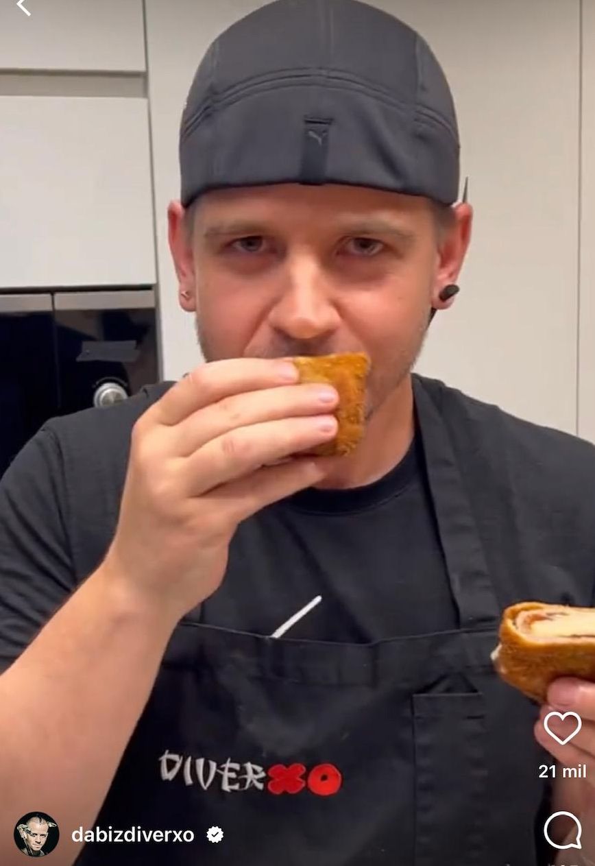 Dabiz Muñoz en su Instagram cocinando con el queso Flor De Guía de Cortijo de Caideros